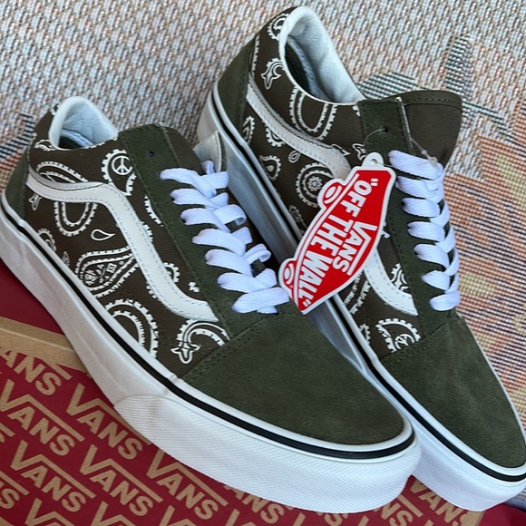 Vans Men’s Old Skool
(Peace Paisley) Grape Leaf 
VN0A5KRFBOF sneakers - Picture 10 of 16